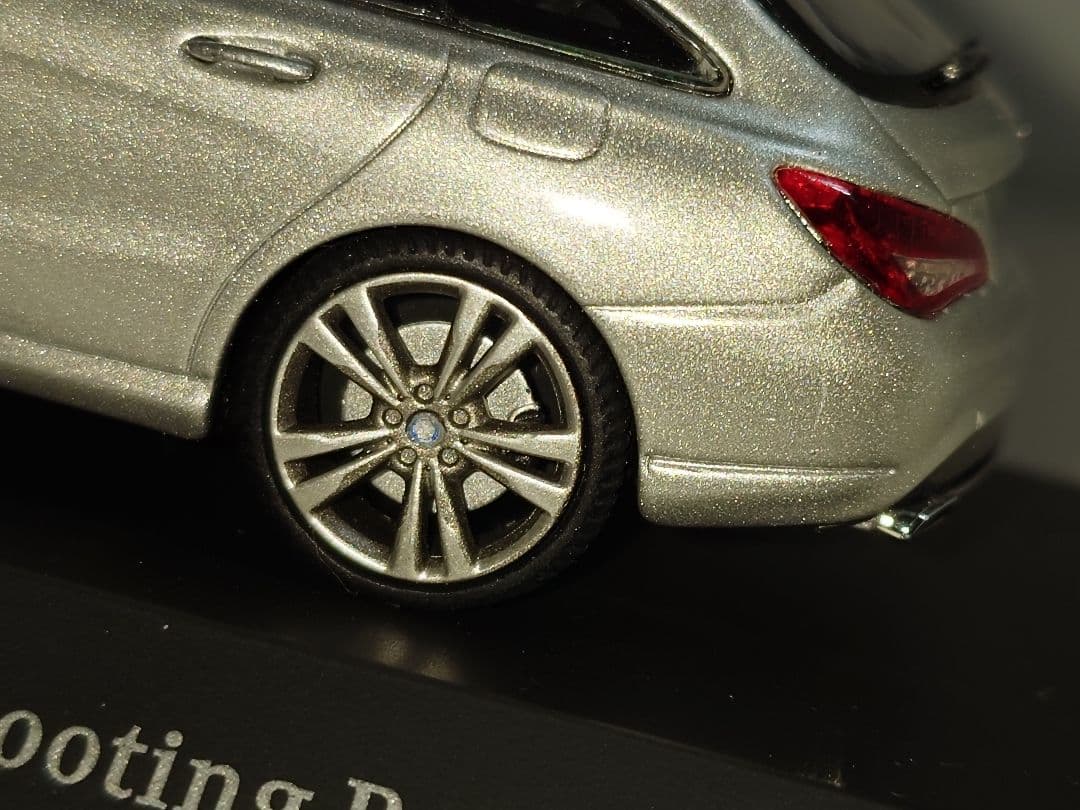 メルセデスベンツ CLAシューティングブレーク 1/43 ミニカー シルバー