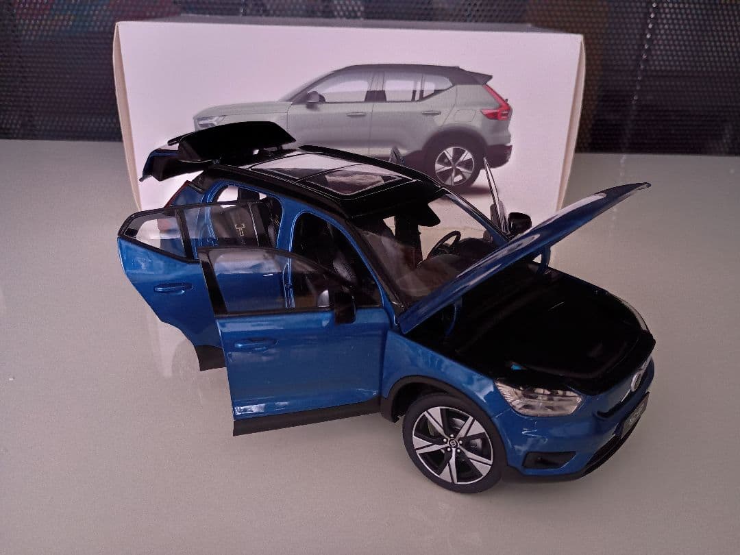 ボルボ特注 Paudi ボルボ Volvo XC40 R-DESIGN 1/18