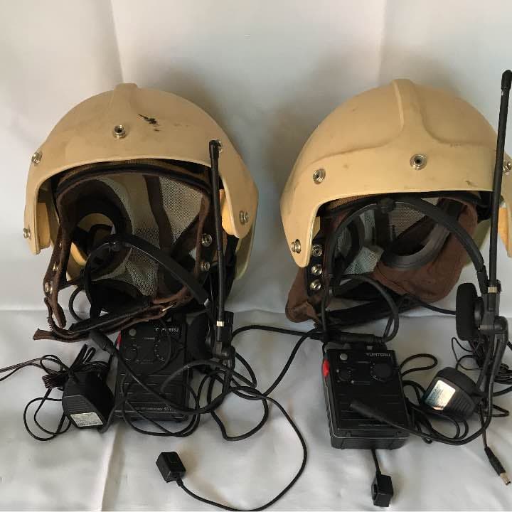 空港誘導員ヘルメットと無線機