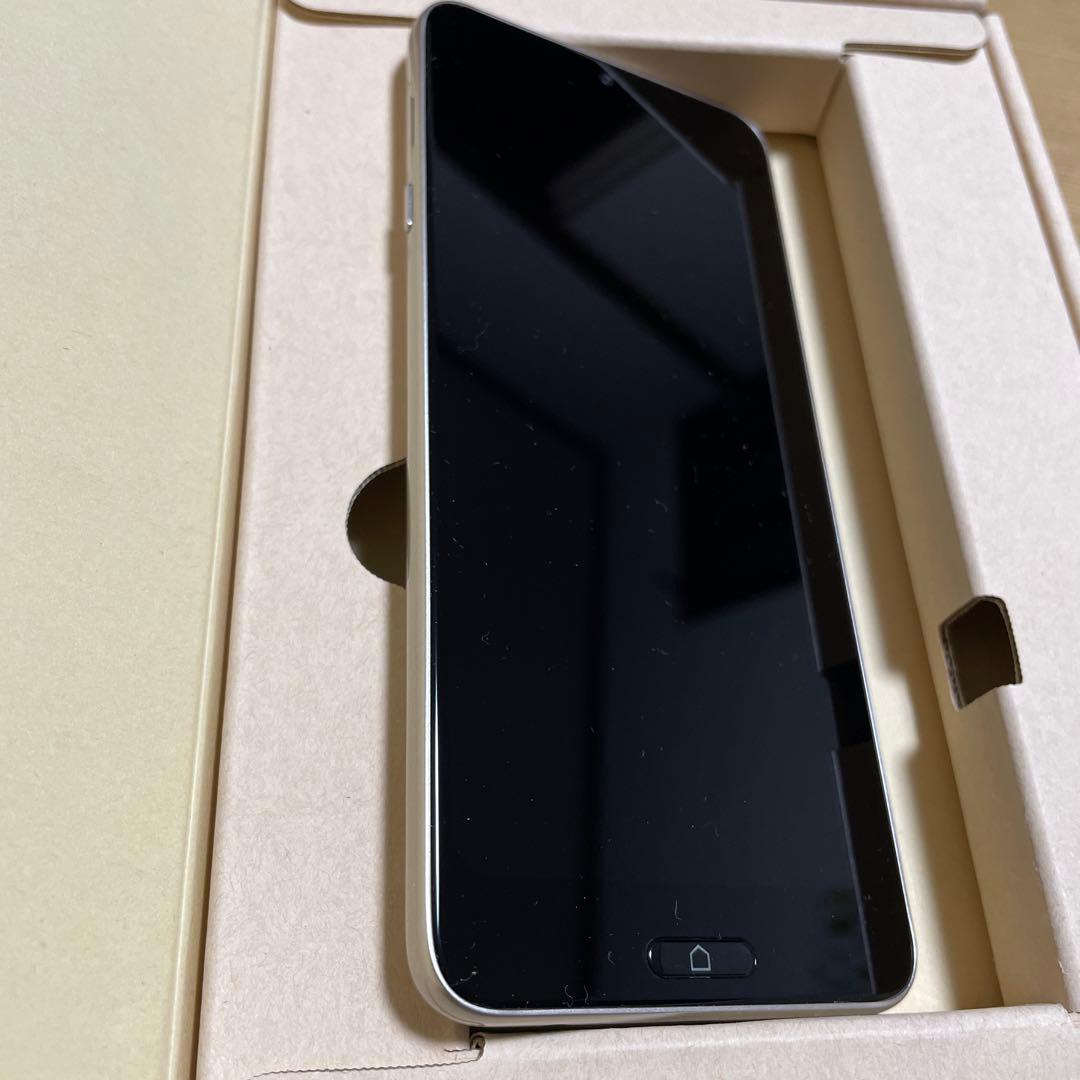 新品未使用♪らくらくスマートフォン Lite ゴールド 本体