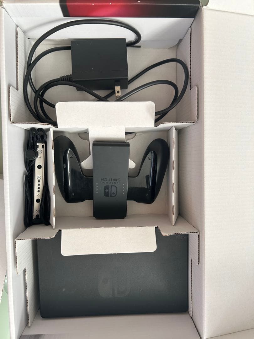 Nintendo Switch 本体 スイッチのカバー付き