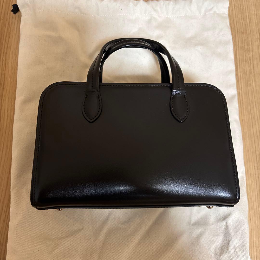 TOUT Y EST トゥティエ