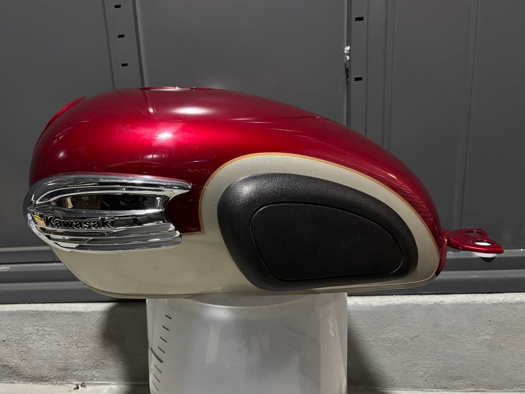 W650 純正タンク　凹み無し