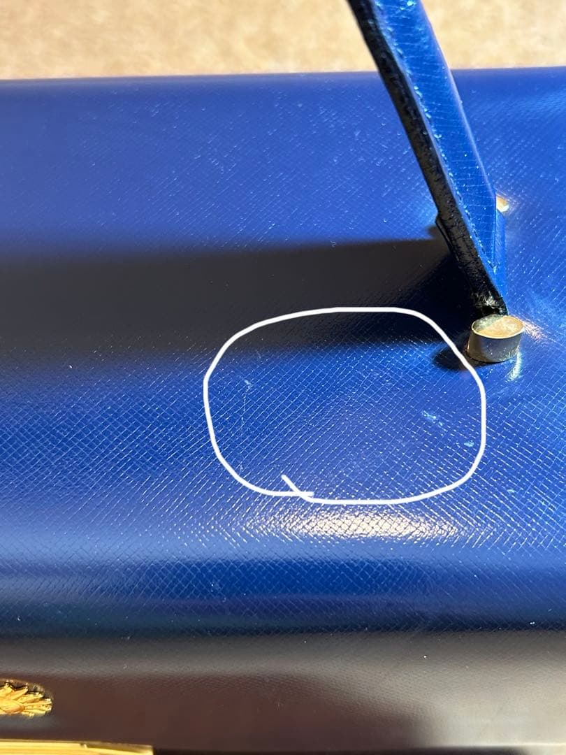 美品ヴェルサーチハンドバッグバニティバッグ　青　チャームつき