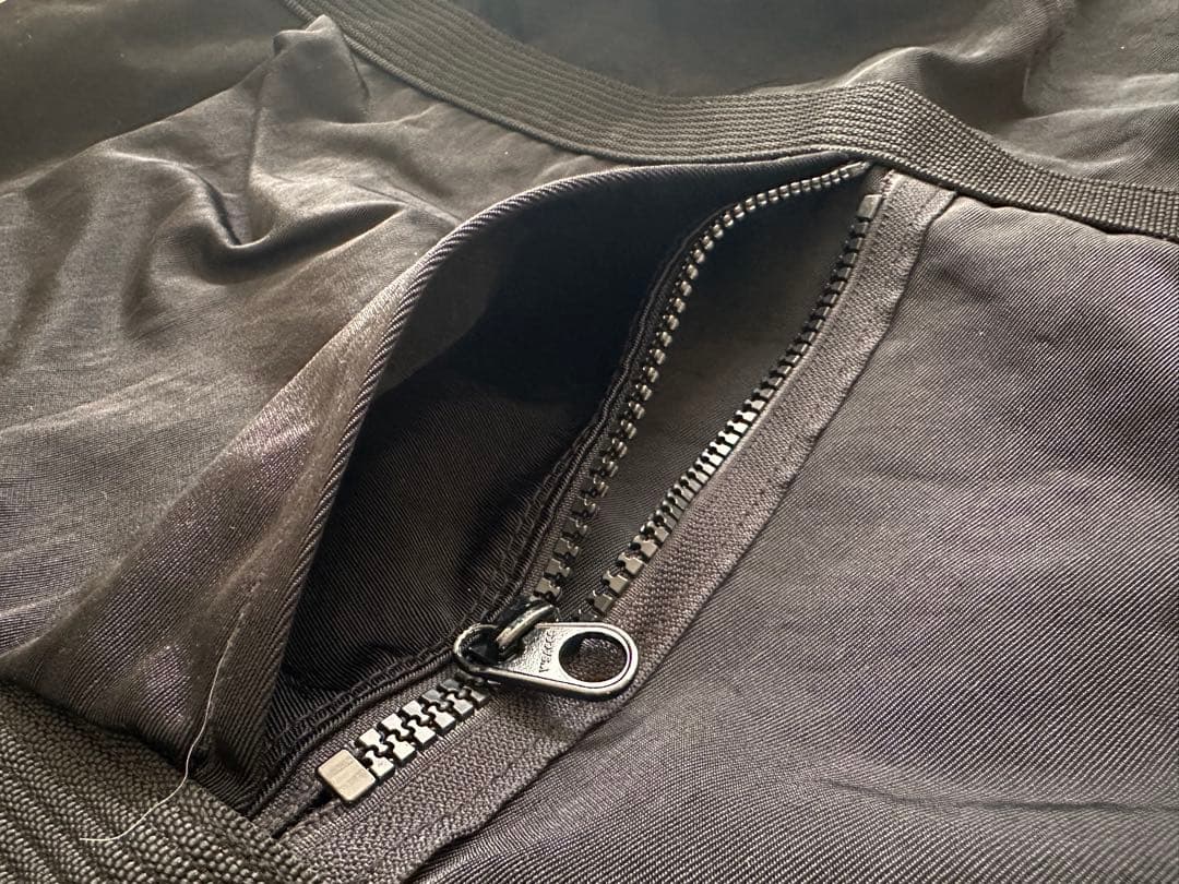 Y'SACCS ブラック ボストンバッグ