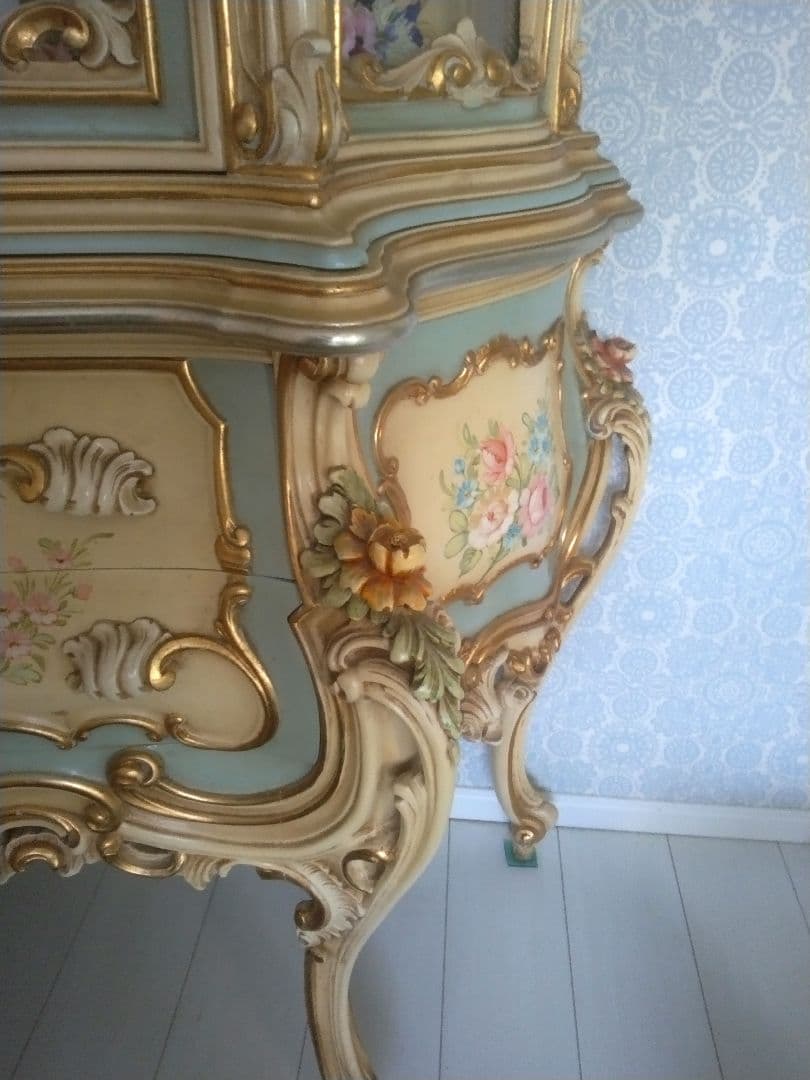 イタリア家具　ロココ調　キャビネット　手彫り　マリオコルチャゴ