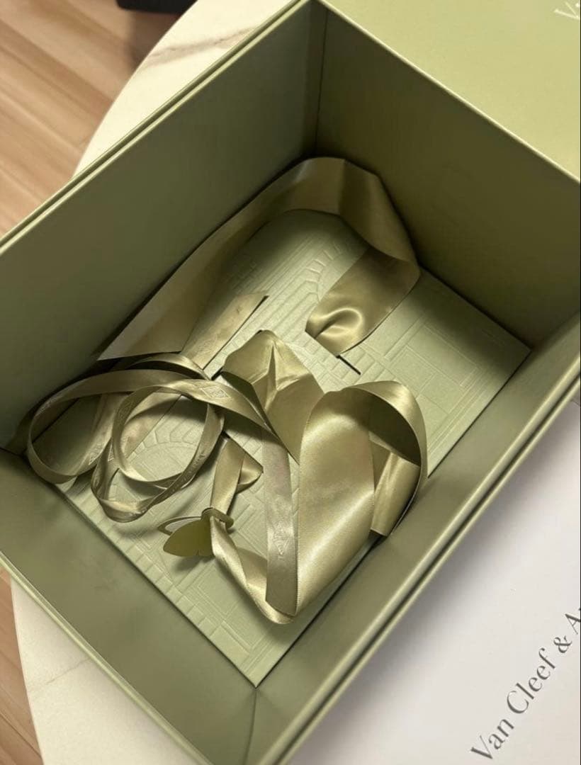 Van Cleef & Arpels ギフトボックス