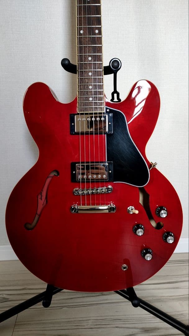 エピフォン　Epiphone Inspired by Gibson ES-335