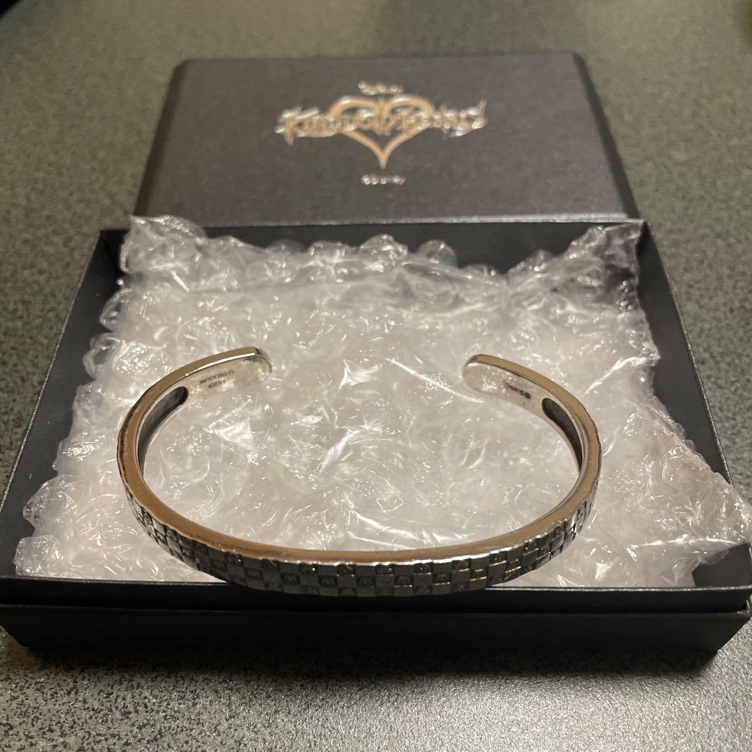 「キングダム ハーツ」 モノグラムバングル「トリプル」 シルバー(いぶし)