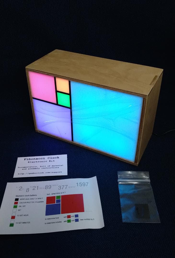 【珍品】 フィボナッチ時計 多色デジタル置時計 フルカラーランプ