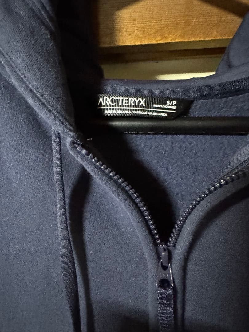 エンブレムフリースフルジップフーディARC'TERYX ブラックサファイア　S