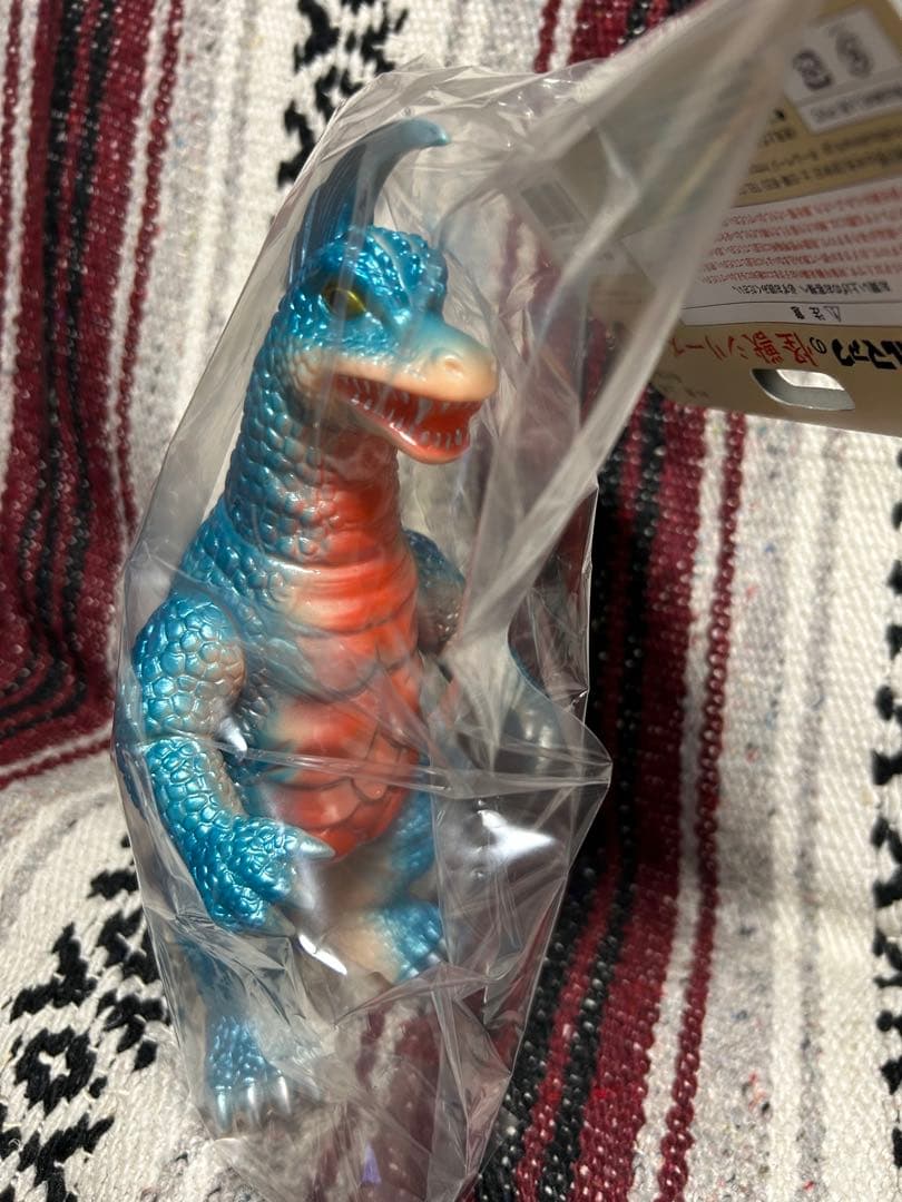 ブルマァクの怪獣シリーズ★アーストロン Gカラー帰ってきたウルトラマンに登場