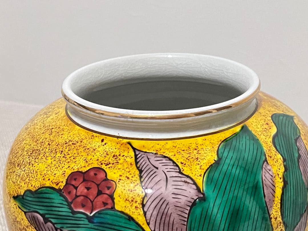 九谷焼き 手描き陶器の丸型壺 ツボ 角福印