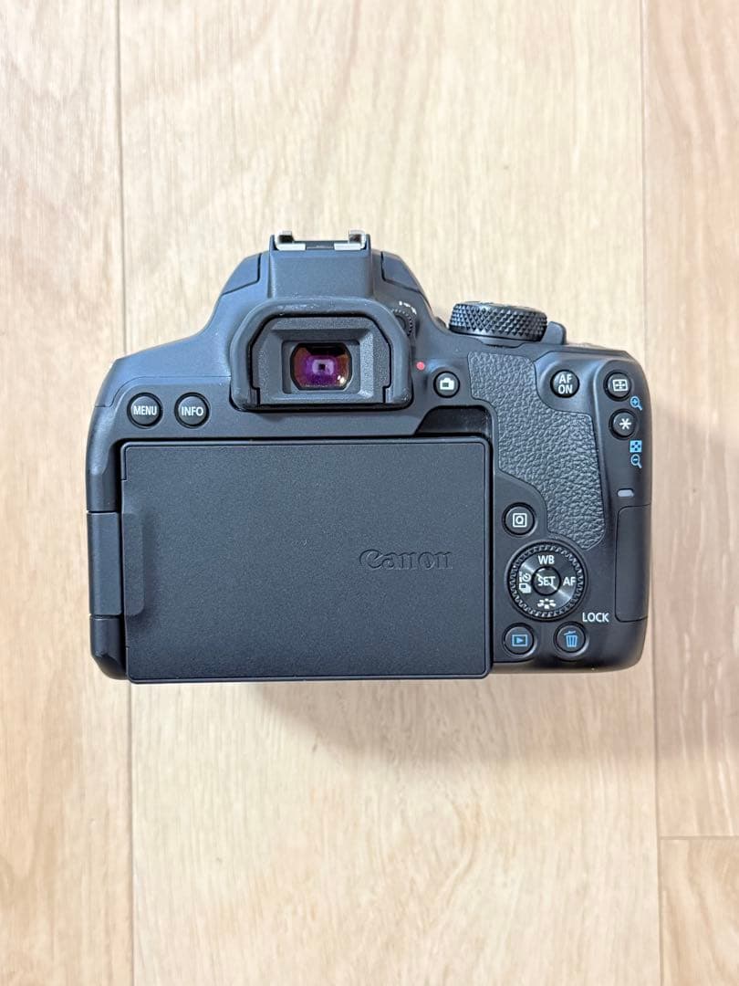 Canon EOS Kiss X10i 本体 + バッテリー・充電器