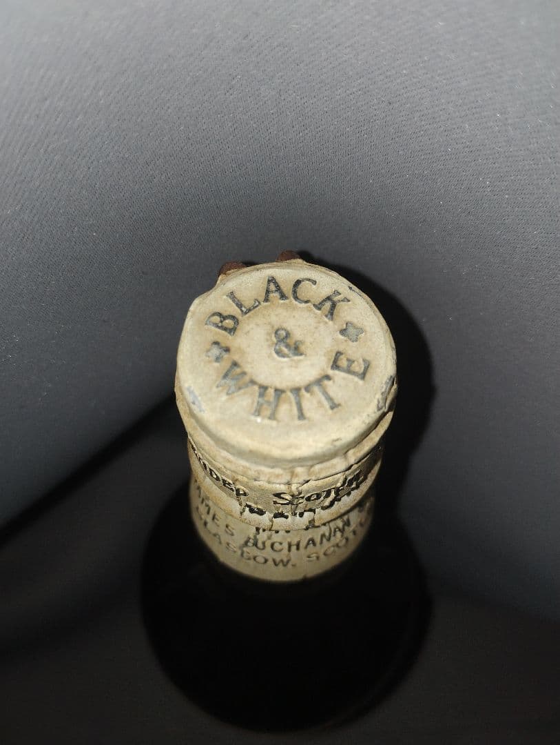 Black & White　ティンキャップオールドボトル