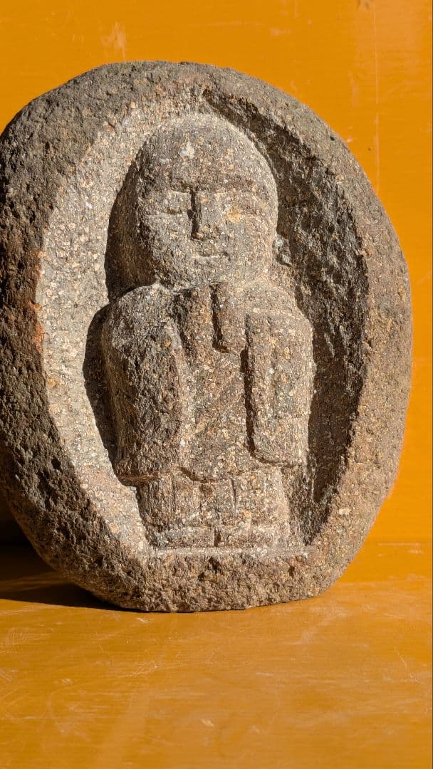 石仏、地蔵、合掌地蔵、自然石地蔵、日本人による彫刻、倉田辰彦作