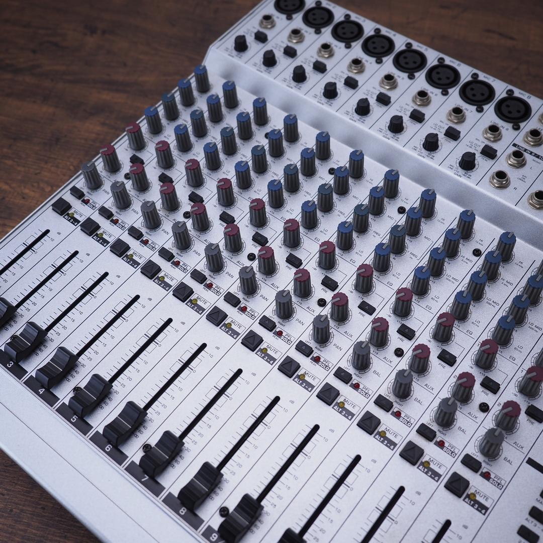 BEHRINGER EURORACK MX2004A 動作確認済 アダプターあり