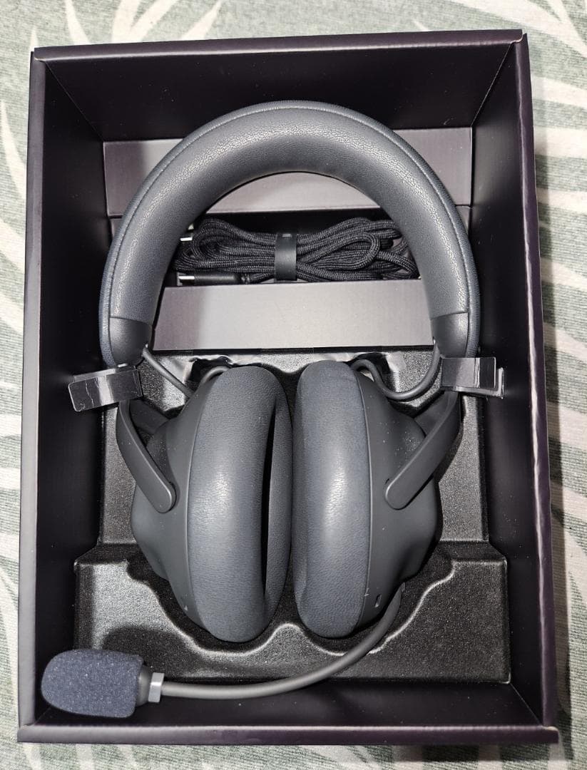 ヘッドホン Alienware PRO WIRELESS GAMING HEADSET