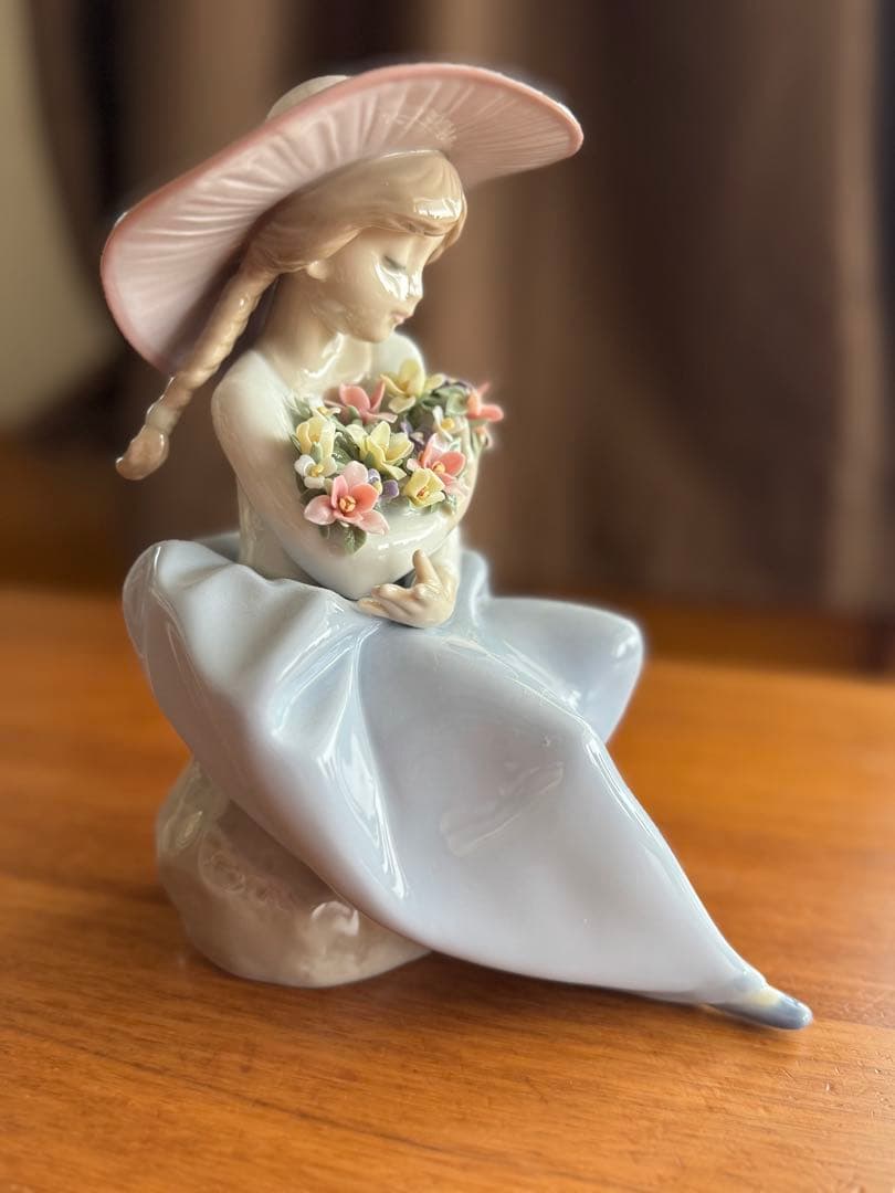 LLADRO リヤドロ・花の香りに包まれて　置物