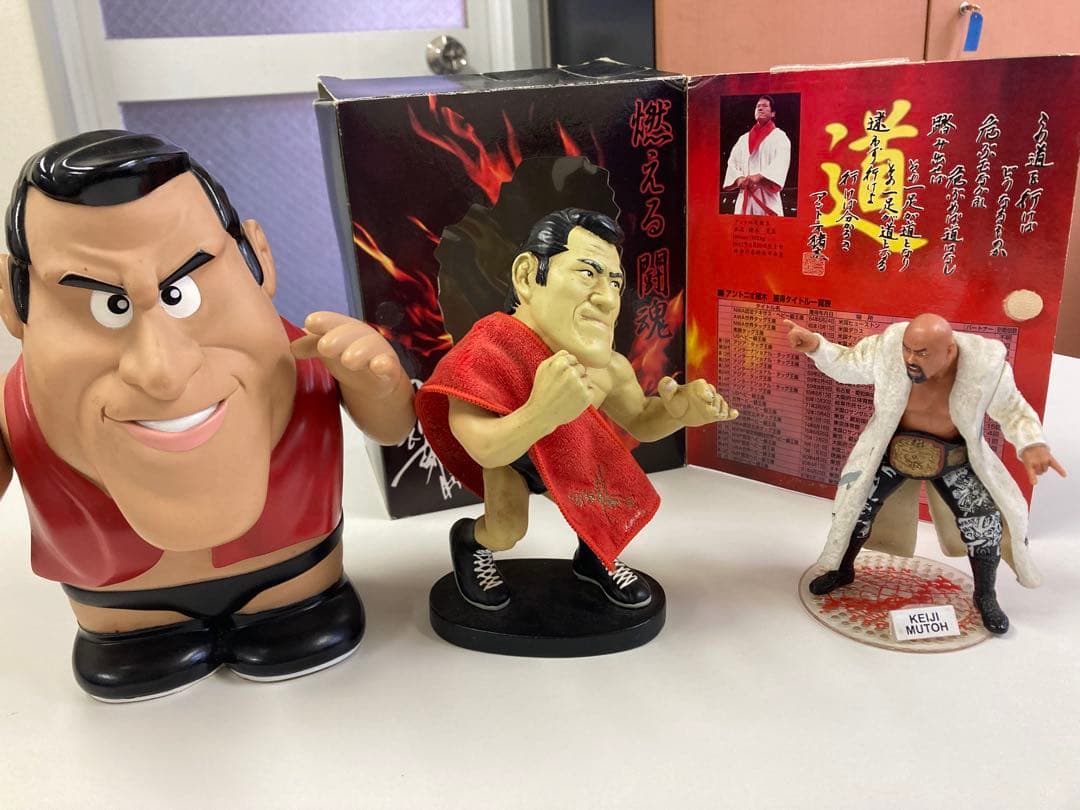 新春セール アントニオ猪木フィギア&貯金箱 (おまけKEIJI MUTOH))
