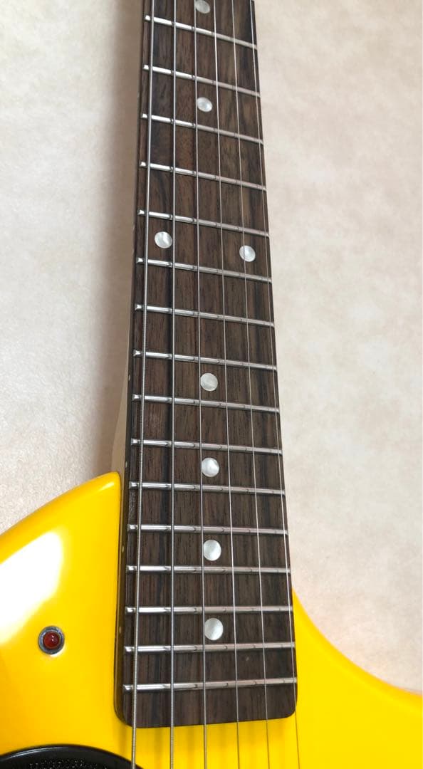 【新品同様！美品！】ZO-3 イエロー アンプ内蔵ミニギター 専用ソフトケース付