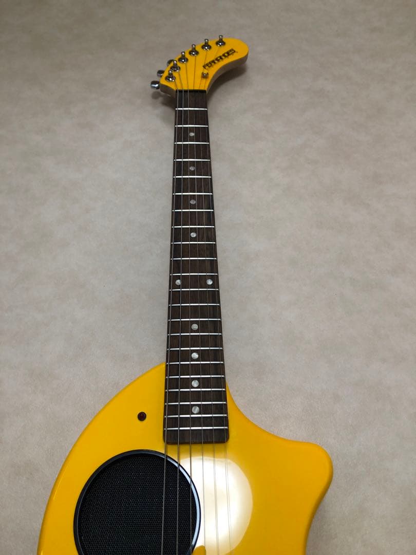 【新品同様！美品！】ZO-3 イエロー アンプ内蔵ミニギター 専用ソフトケース付