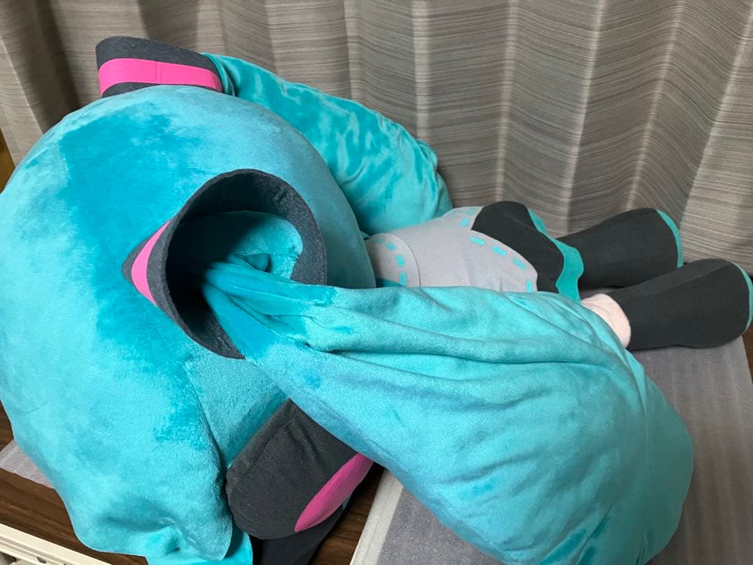 初音ミク 寝そべり 特大ぬいぐるみ