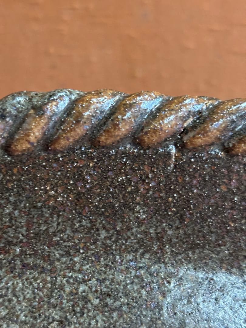 やまちゃん河井寛次郎作鉄赤釉草花文捻口八寸皿　検冬の森に咲く野草　一品物