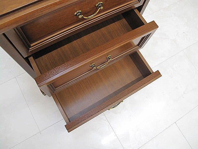 展示品　イタリア　キャメルグループ ウォールナット材ベッドサイドチェスト