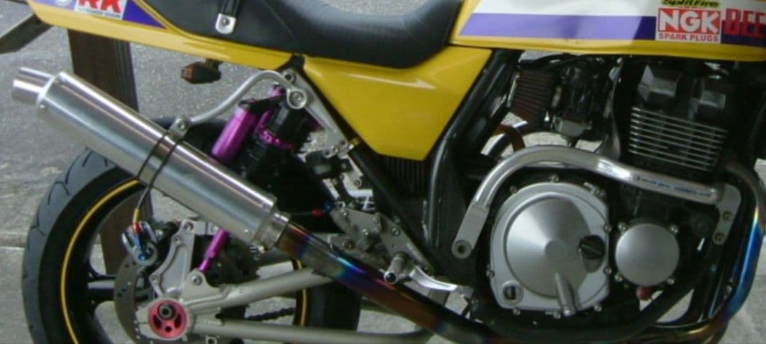 ●値下げいたしました●ZRX400 細巻きリアショックとレイダウンキットのセット