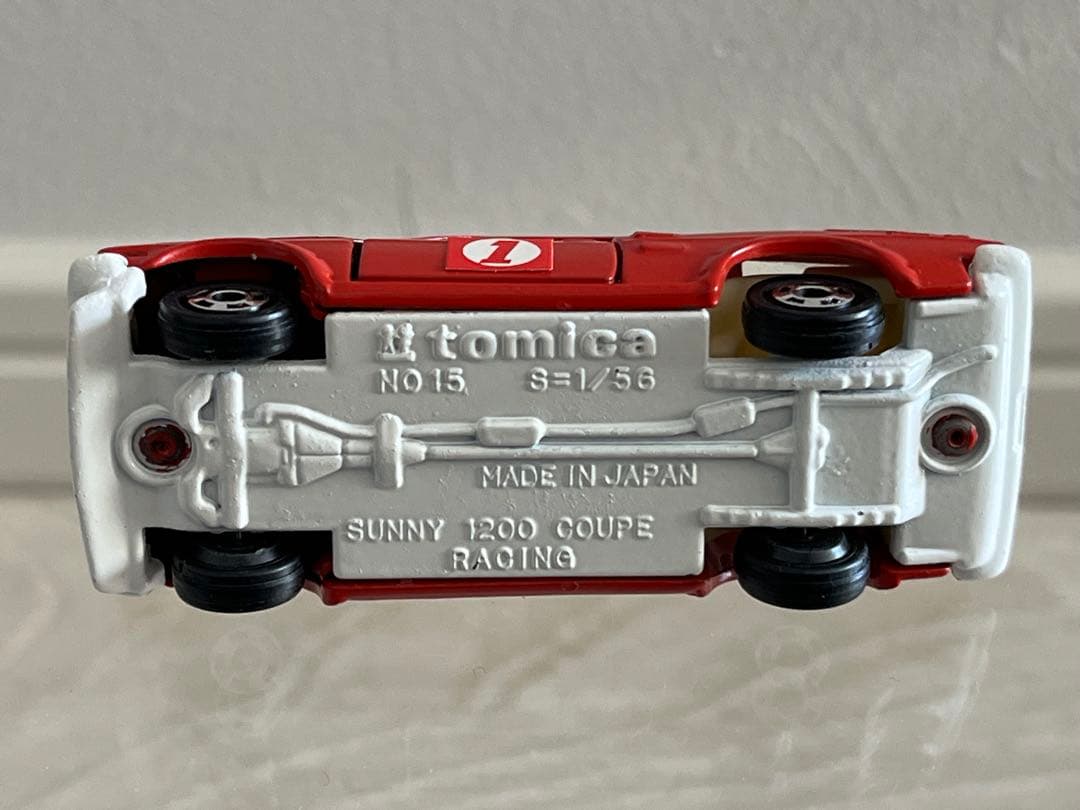 トミカ 黒箱15サニークーペ1200GXレーシング