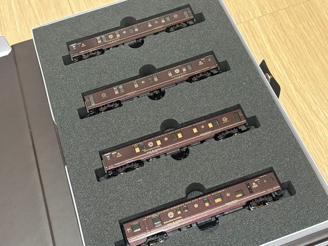 KATO クルーズトレイン「ななつ星 in 九州」 8両セット