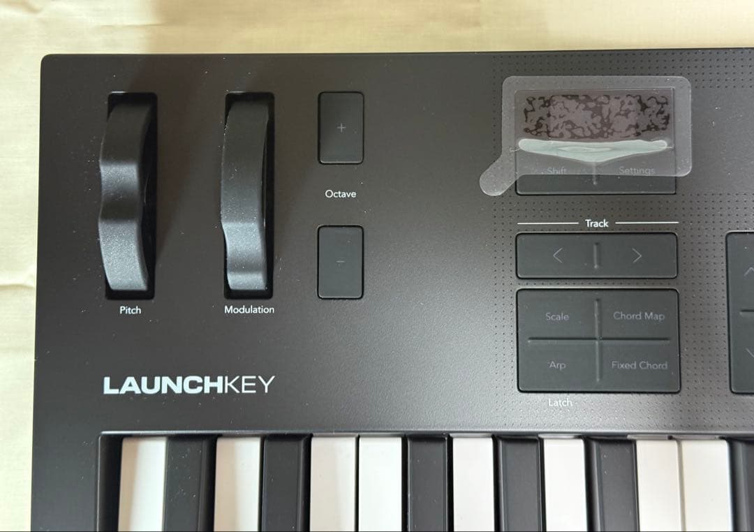 Novation Launchkey 37 MK4 MIDIキーボード