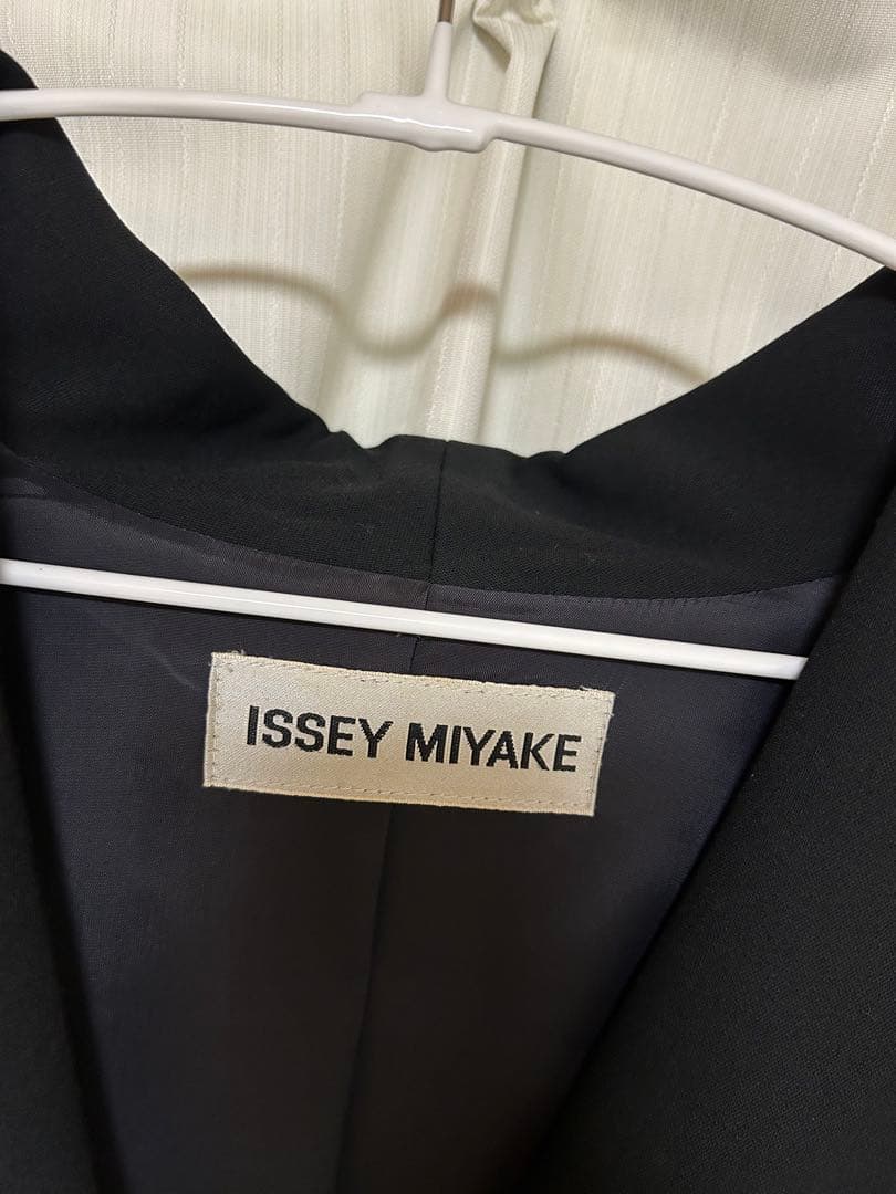 美品 ISSEY MIYAKE イッセイミヤケ ジャケット コート 薄手