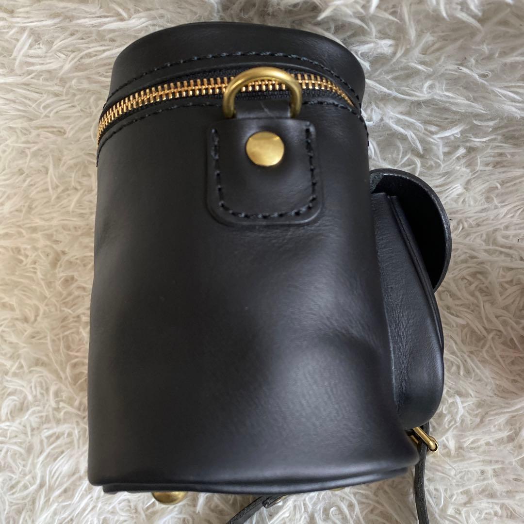 はぬえる　断捨離中HERZ ショルダーバッグ　カメラバッグ　ハードギャジ