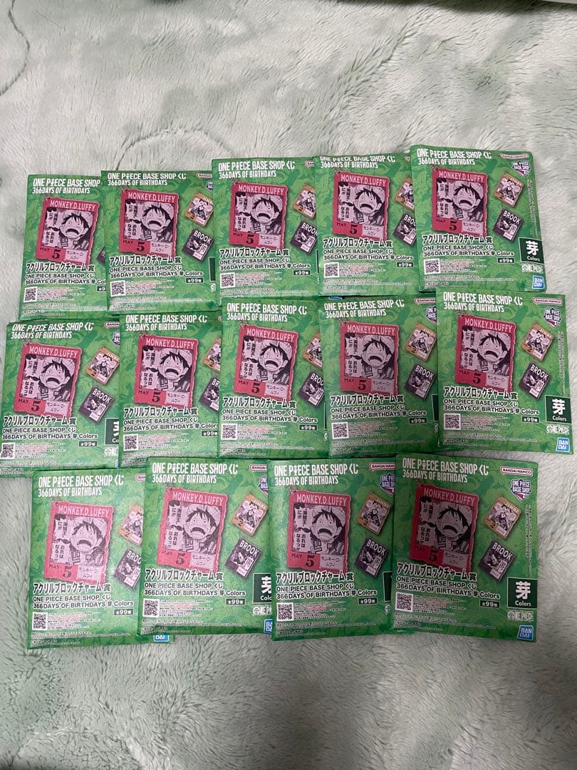 ワンピースベースショップ　アクリル