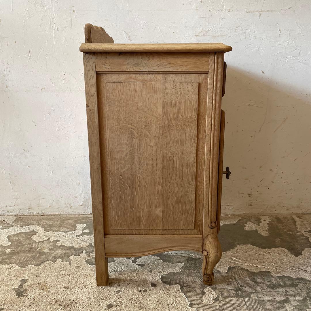 ベッドサイドドロワーキャビネット　ベッドサイドテーブル 剥離