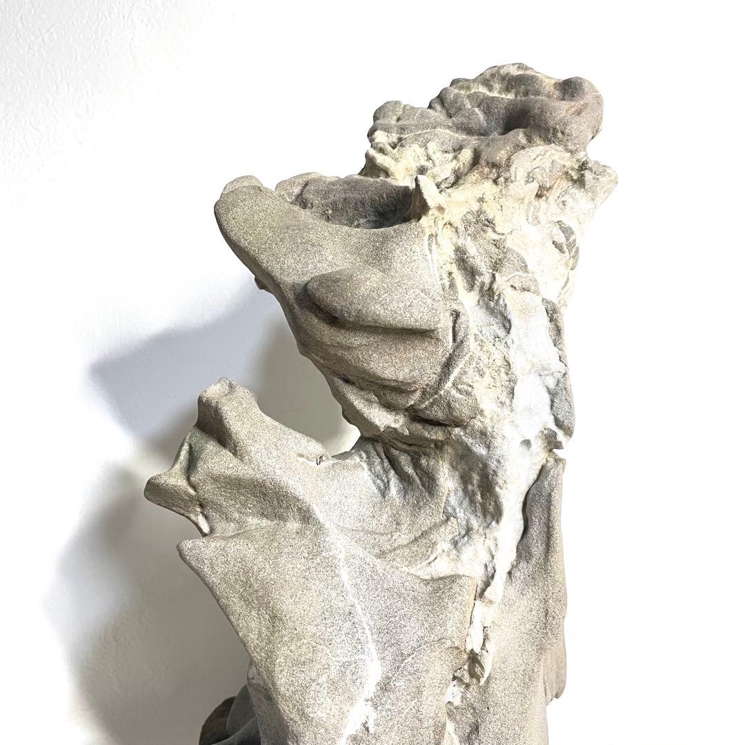 『祈る人の形をした岩』　天然岩　オブジェ　　縁起物　鑑賞石