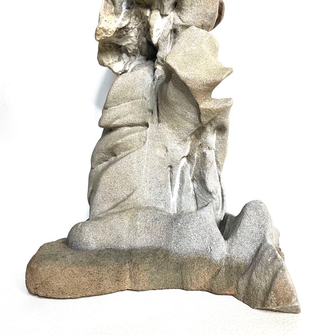 『祈る人の形をした岩』　天然岩　オブジェ　　縁起物　鑑賞石