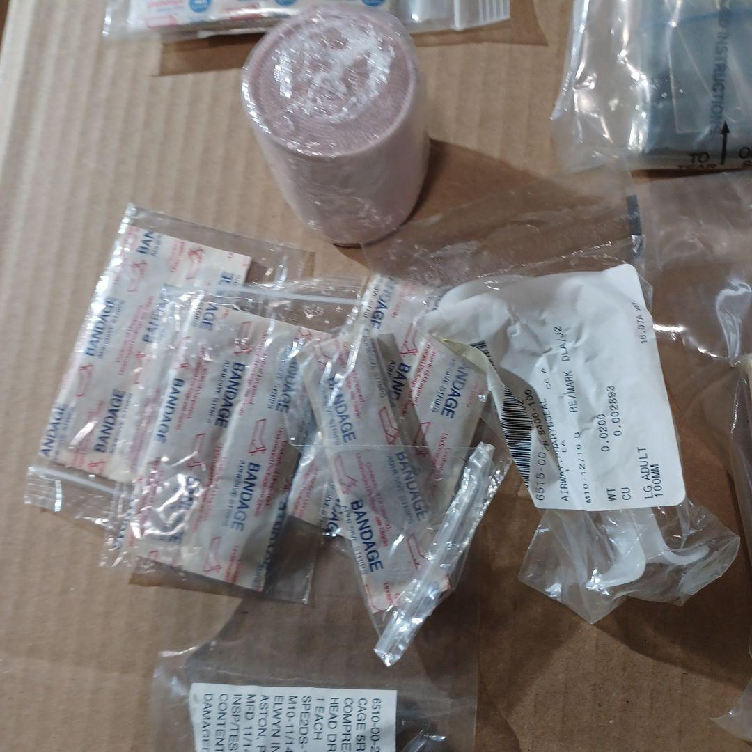 ✨送料無料　米軍　FIRST AID KID