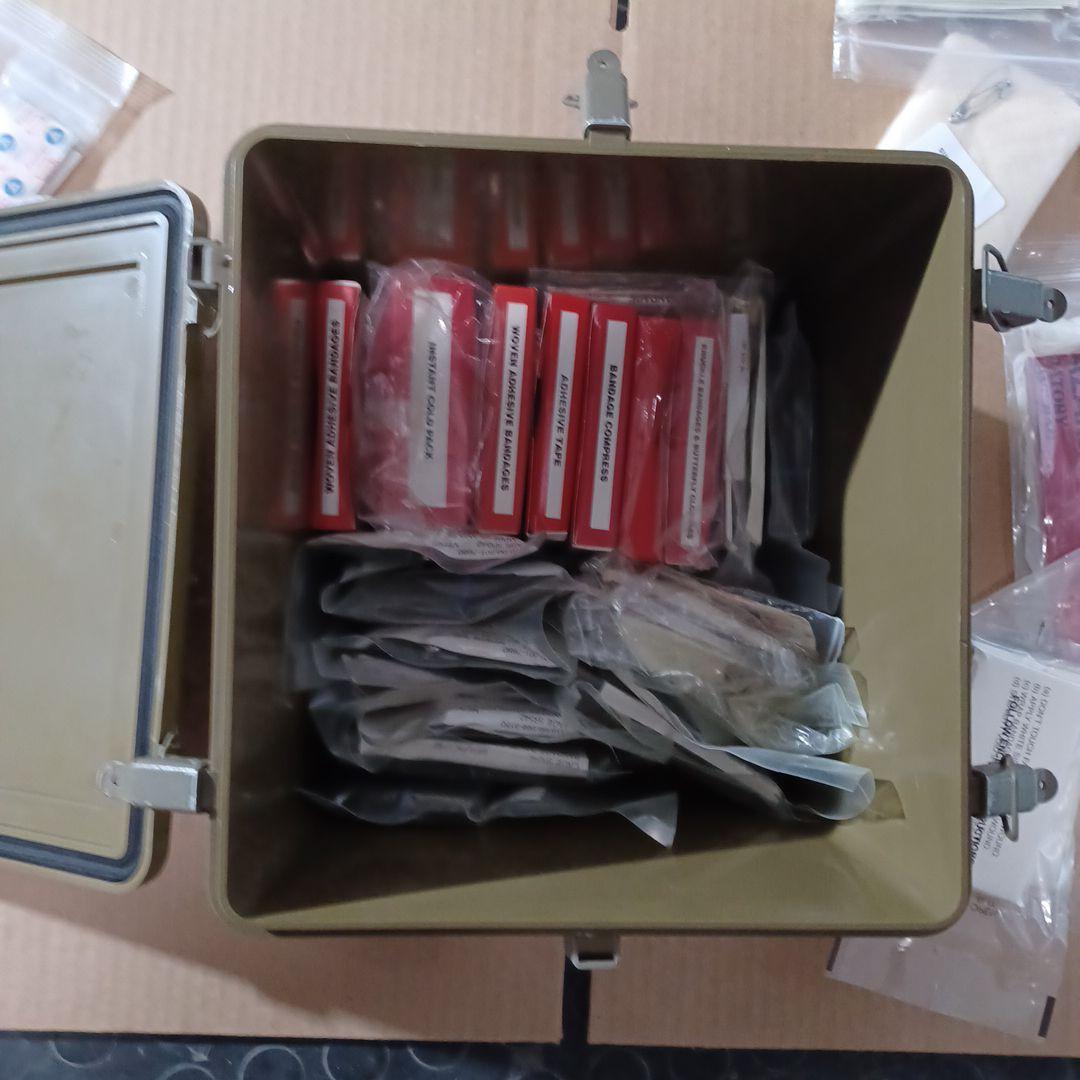 ✨送料無料　米軍　FIRST AID KID