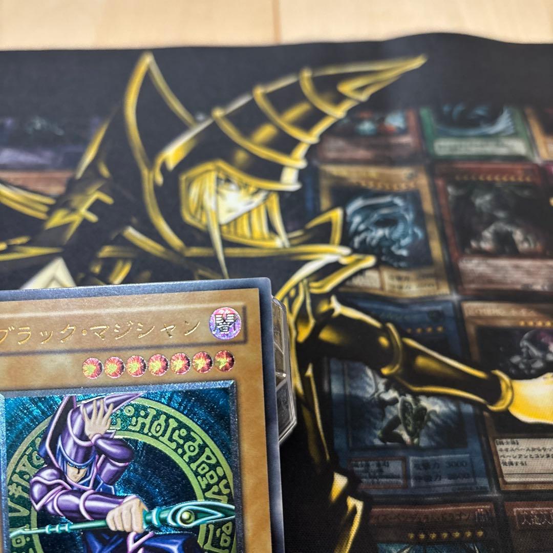 遊戯王　ブラック・マジシャン レリーフ　引退品