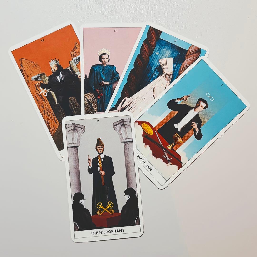 【美品・正規品】The Hidden Message Tarot Deck