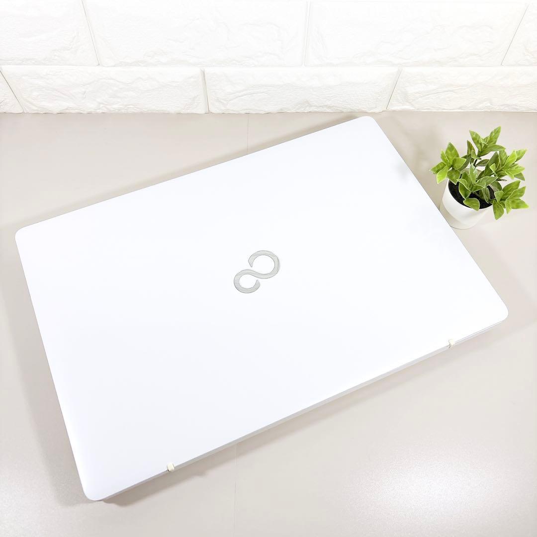 新品SSDで快適✨高性能i7 メモリ16GB ホワイト ノートパソコン 富士通