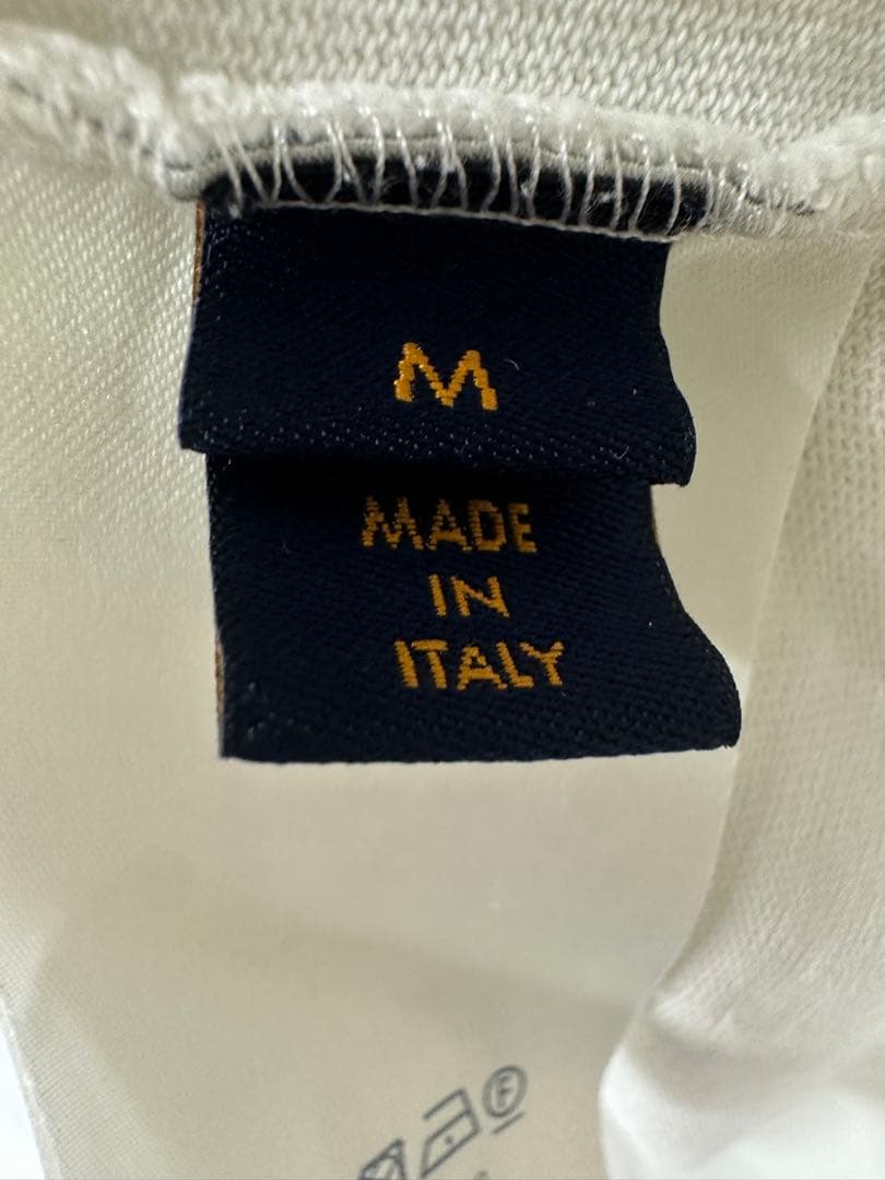 ルイ・ヴィトンのLVペンダントエンブロイダリーTシャツ