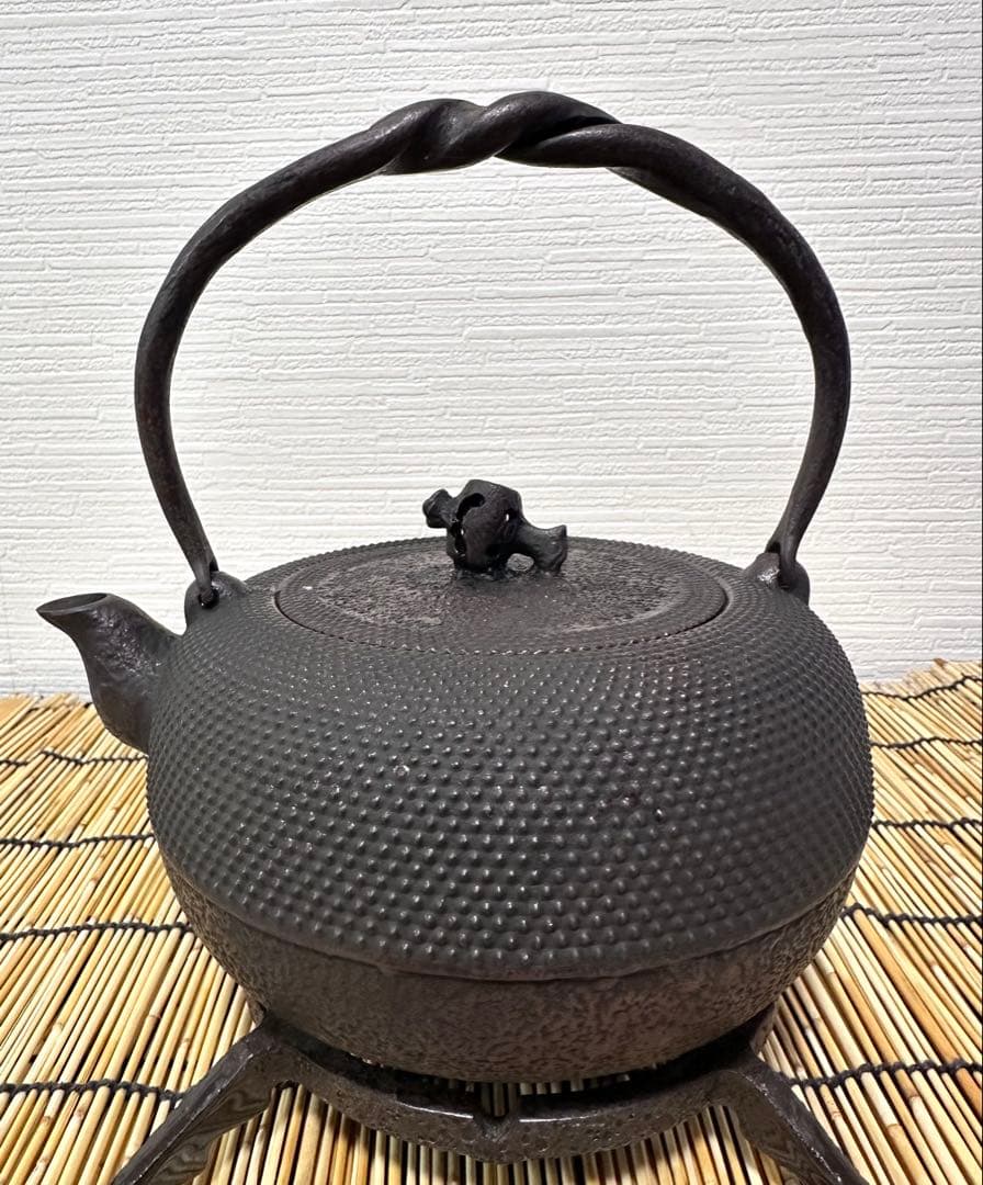 未使用品、栞付　南部岩鋳造捻鉉鳴摘１５型アラレ　南部鉄瓶　南部鉄器　鉄瓶