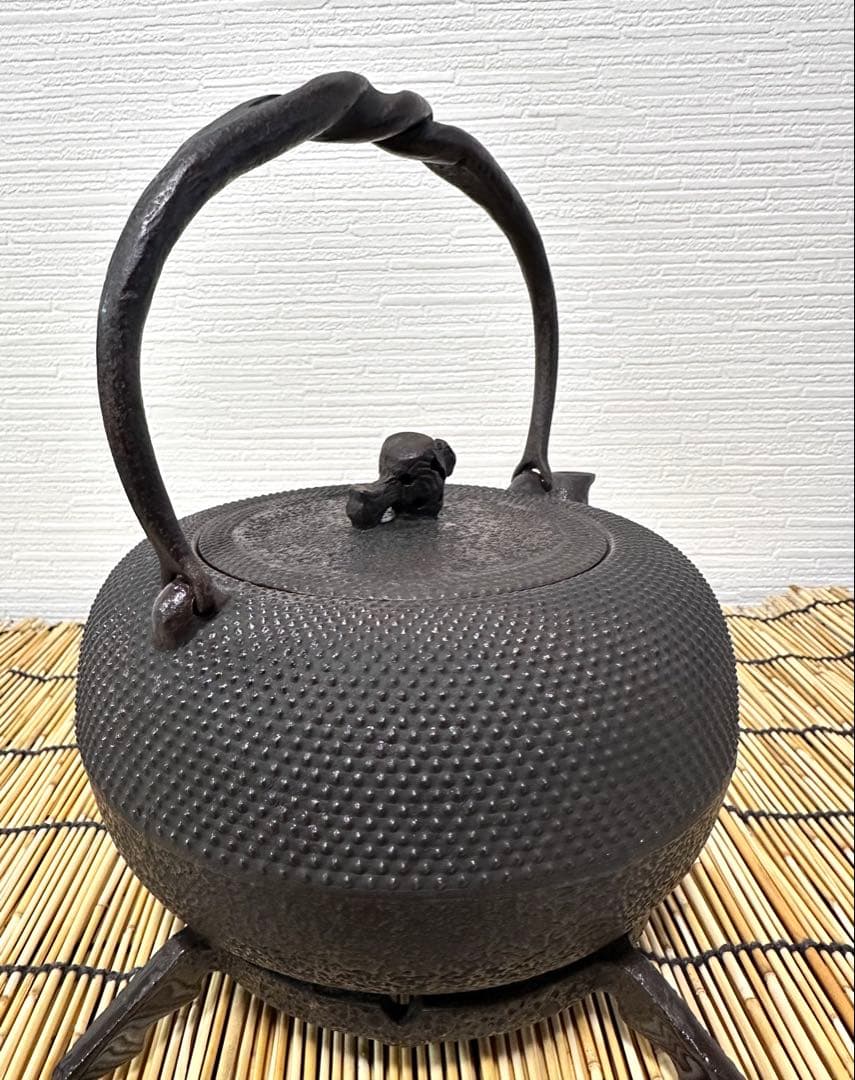 未使用品、栞付　南部岩鋳造捻鉉鳴摘１５型アラレ　南部鉄瓶　南部鉄器　鉄瓶