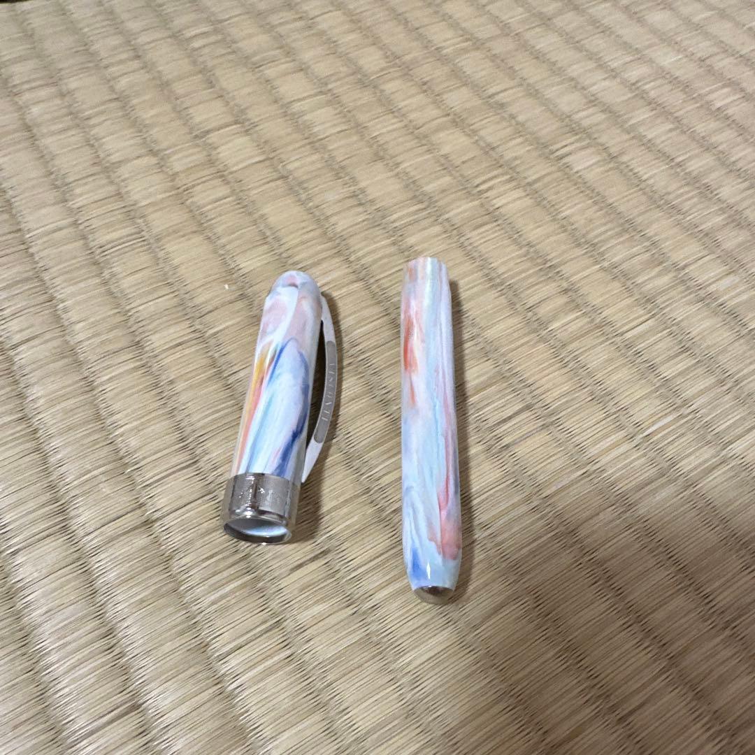 visconti ビスコンティ　メリーゴーランド　白　マーブル　万年筆　可愛い