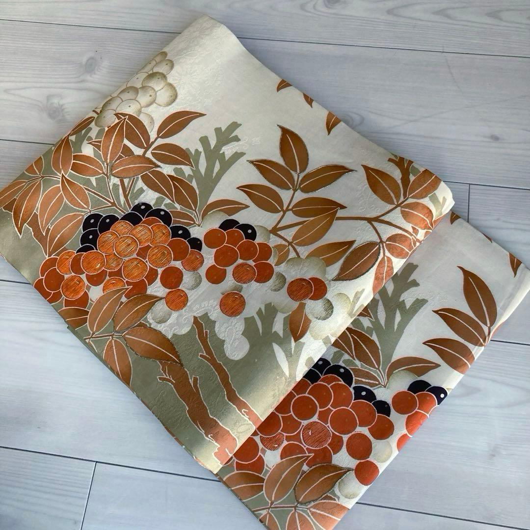 アンティーク丸帯　染めの丸帯　葡萄の刺繍　アイボリー　正絹　No.1-26