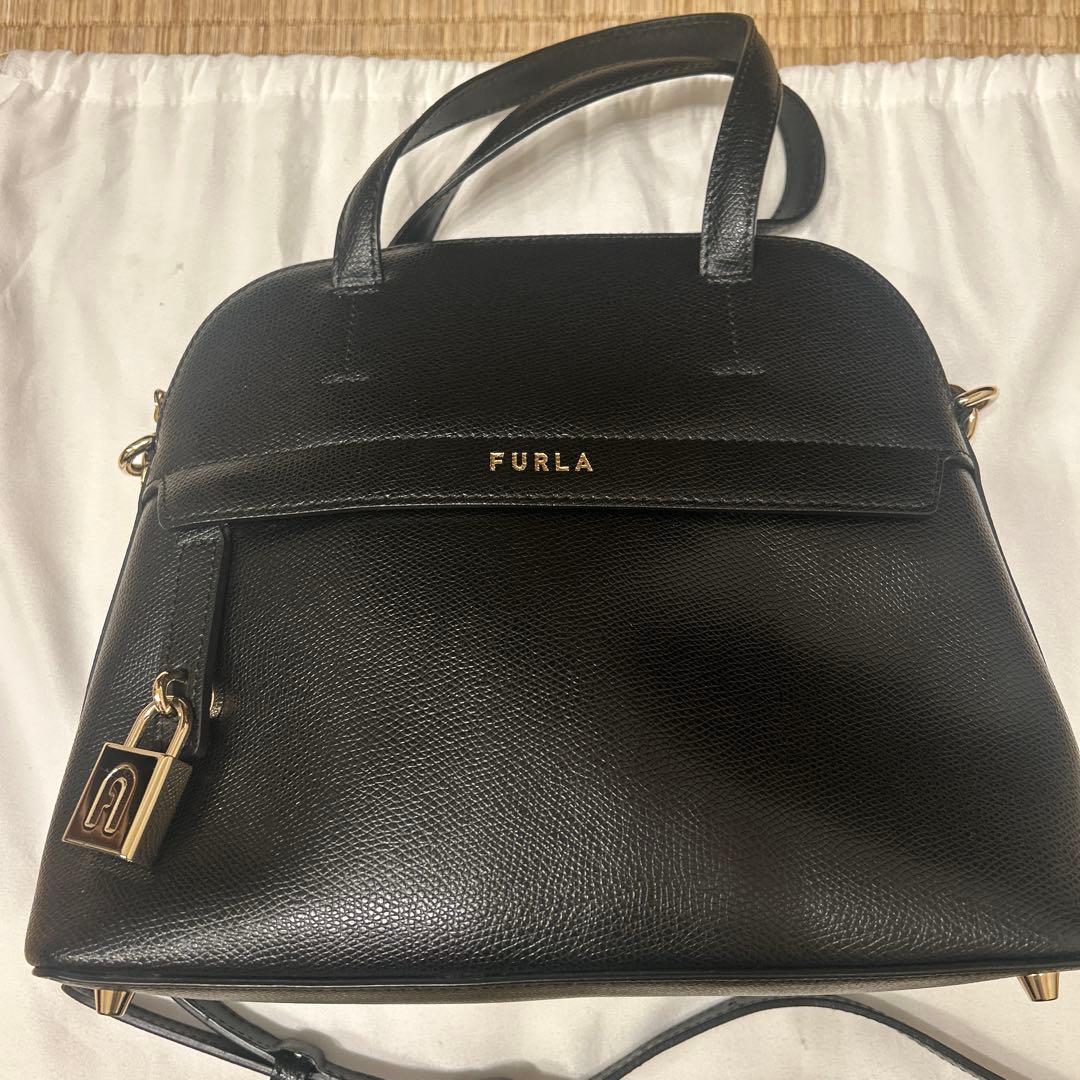 FURLA パイパー　ブラックレザーハンドバッグ